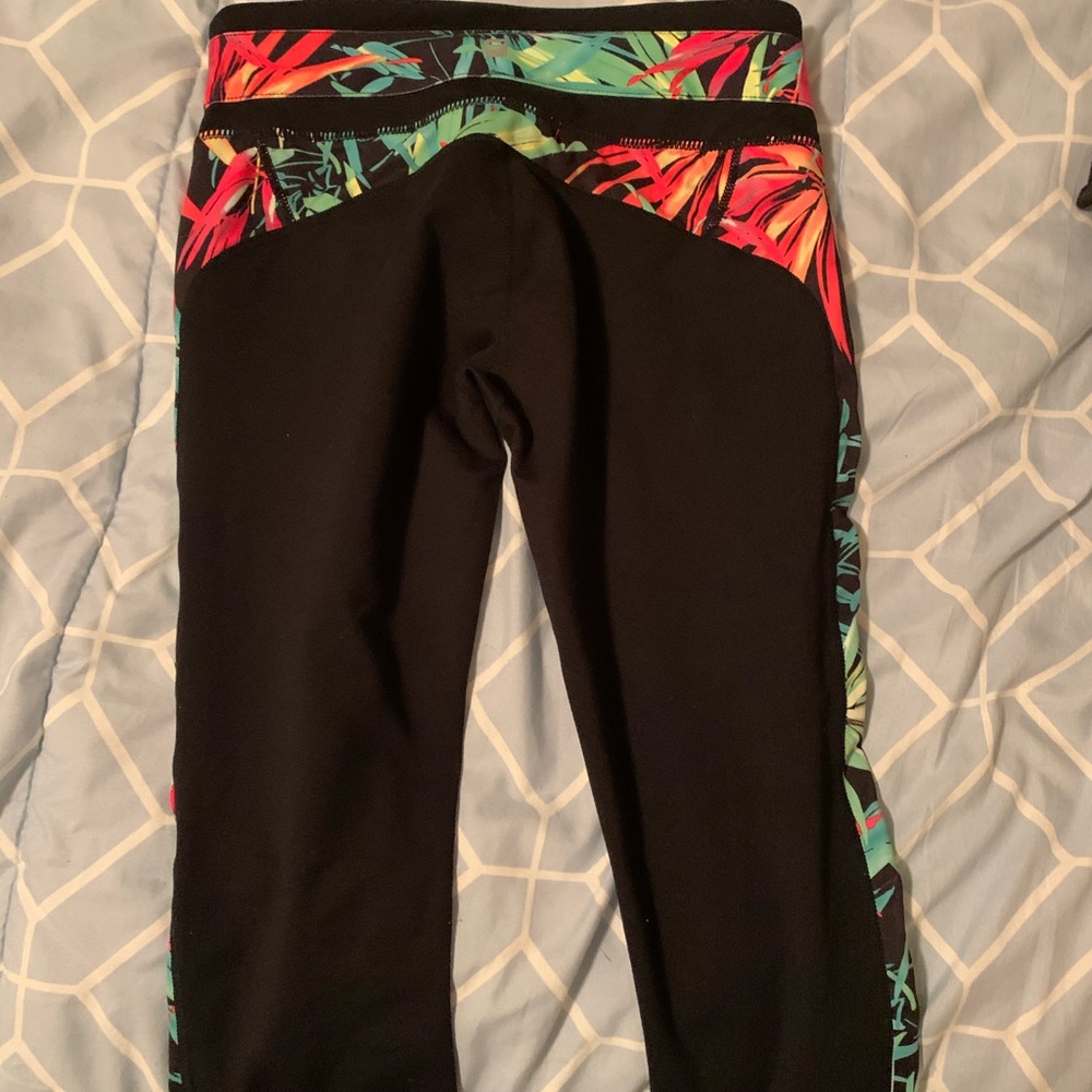 Fabletic Cropped Leggings - Picture 2 of 3